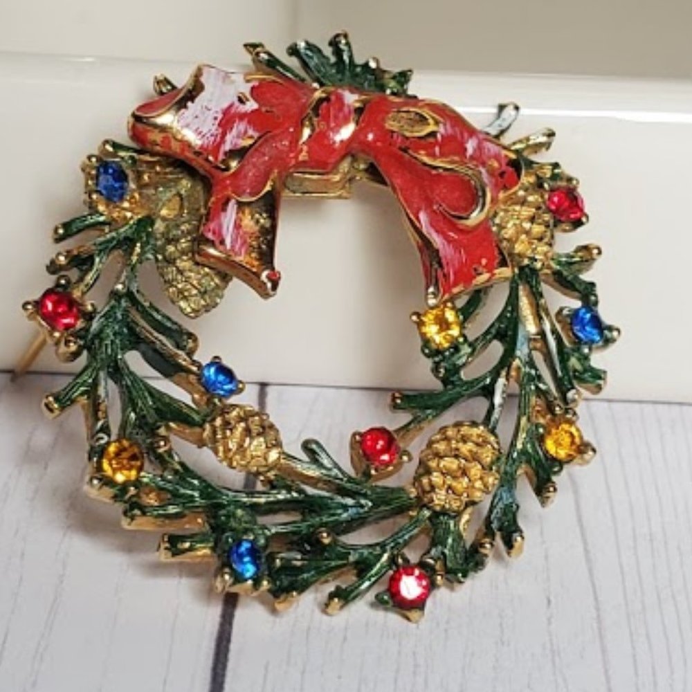 Vintage Christmas Enamel Rhinestone Wreath Brooch